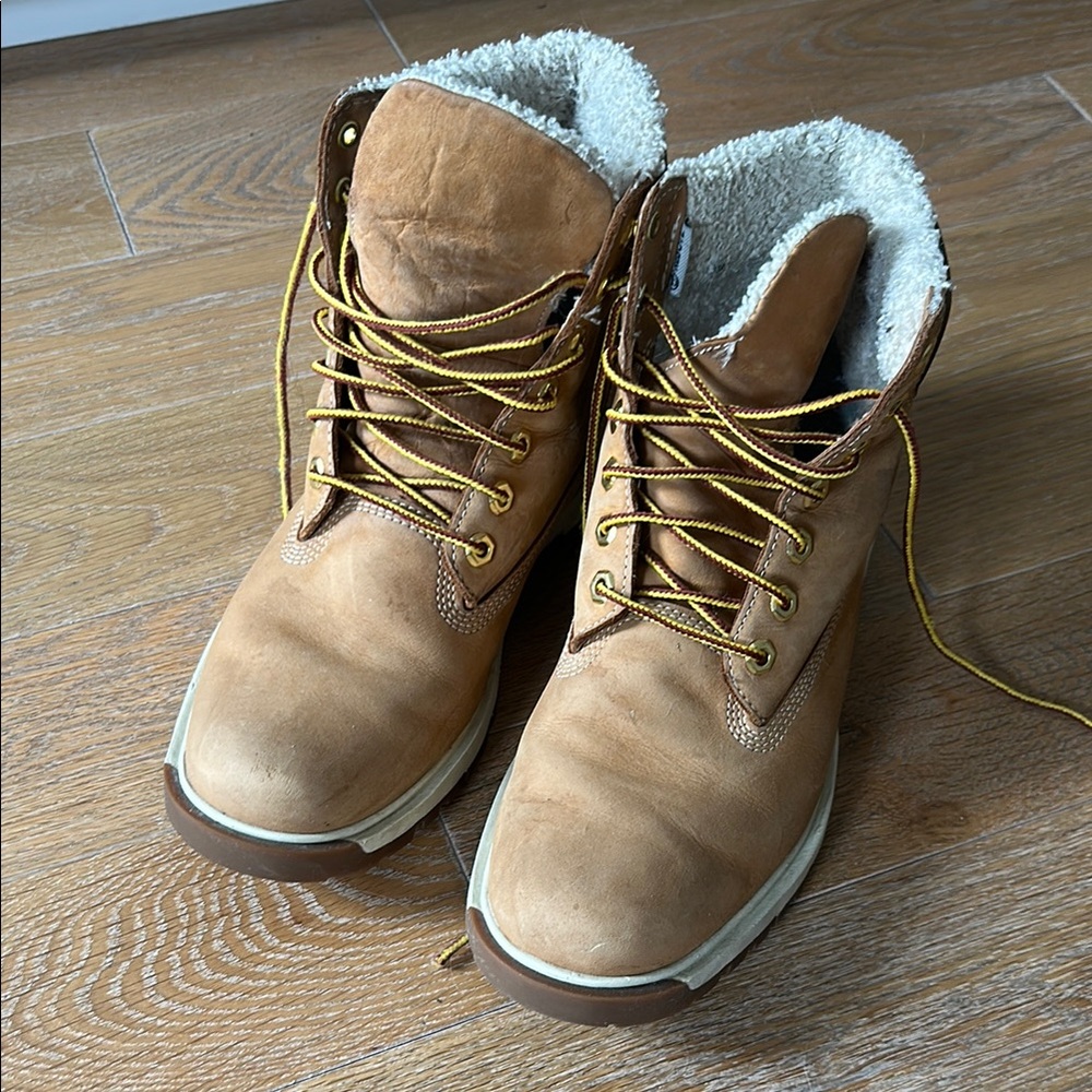Timberland 6” Sherling Tan Boots